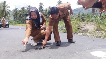 Sedang Diperbaiki, Tetapi Jalan di Madina Sumut Kok Rusak?