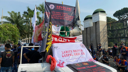 Komunitas Ojol Unjuk Rasa di Depan Gedung DPR, 3 Kementerian Jadi Sorotan