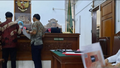 Sidang Gugatan Pencabutan Surat Kuasa Bharada E Ditunda. Majelis Hakim Peringatkan Polri untuk Hadir Pekan Depan