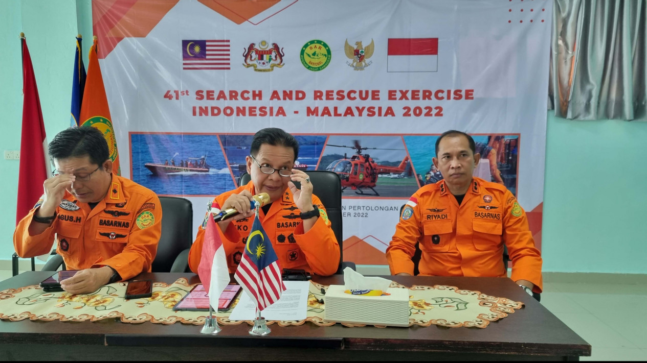 SAR Indonesia-Malaysia Gelar Latihan Bersama di Perairan Perbatasan
            - galeri foto