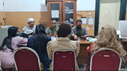 Aduh! 4 Pemandu Lagu Karaoke Liar di Probolinggo Diamankan Satpol PP, beserta Puluhan Botol Miras