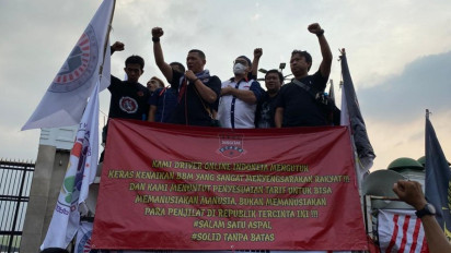 Demo Ojol Tolak BBM di DPR Berakhir Ricuh, Diduga Penyusup Hampir Diamuk Massa