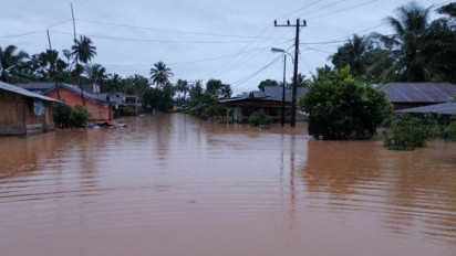 Banjir Setinggi 2 Meter Merendam Ratusan Rumah Warga di Madina   
