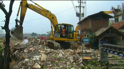 Belasan Rumah di Tambak Langon Asemrowo Surabaya di Gusur Pemkot Surabaya untuk Normalisasi Bantaran Sungai