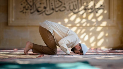 Wajib Diketahui, Inilah Batas Waktu Sholat Dzuhur