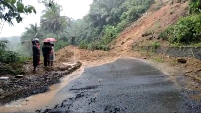 Tebing Longsor, Jalur Salopa-Cikatomas Tasikmalaya Tak Bisa Dilintasi