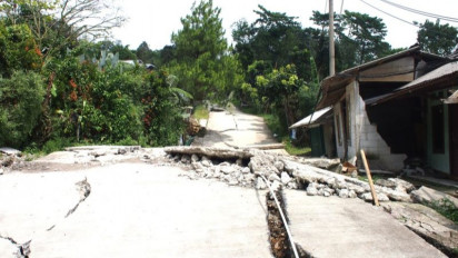 10 Rumah Terdampak Pergeseran Tanah di Bojongkoneng, Pemkab Sedang Upayakan Relokasi
