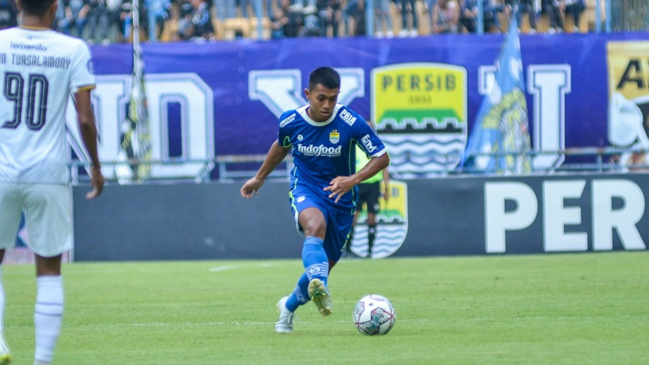 Ternyata Ini Alasan Persib Bandung Pinjamkan Febri Hariyadi ke Persis Solo
            - galeri foto