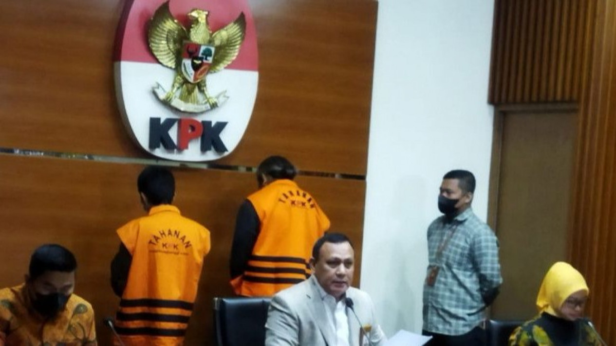 Hakim Agung Cs Tersangka Suap Diminta Kooperatif, KPK: Kalau Tidak, Ya Kami Cari
            - galeri foto