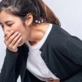 Kenapa Saat GERD Kambuh Napas Jadi Sesak dan Jantung Berdebar? Ini Penjelasan Medisnya!