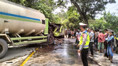 Kecelakaan Beruntun Terjadi di Jalinsum Sijunjung, Satu Pengemudi Truk Tewas