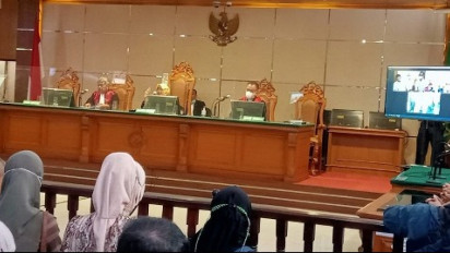 Ade Yasin Divonis Empat Tahun, Emak-emak Teriak "Hakim Lebih Zalim Dari Jaksa"