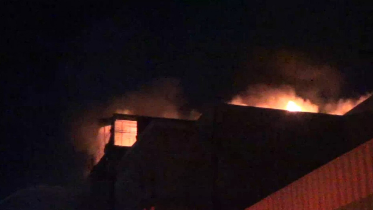 Ruko Sekaligus Gudang Penyimpanan Sparepart  di Kedungdoro Surabaya, Ludes Terbakar
            - galeri foto