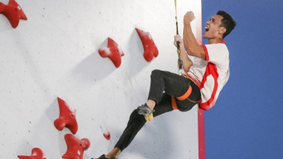Veddriq Leonardo Pertahankan Predikat Juara Dunia Panjat Tebing 2022