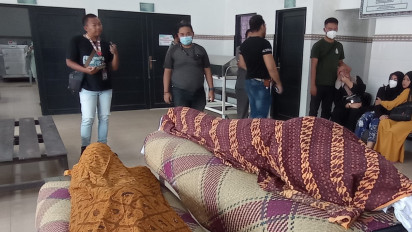 Nahas, Orang Tak Dikenal Bacok Membabi-buta Pasangan Suami Istri Hingga Tewas Sang Anak Ngintip Laporan ke warga