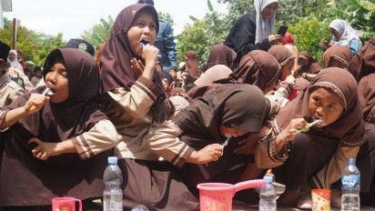 Aksi Sikat Gigi Serentak di Batang Pecahkan Rekor Muri Peserta Terbanyak