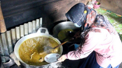 Nikmatnya Opor Enthok Khas Wonosobo, Pengunjung Bisa Makan Langsung di Pawon Sambil Bernostalgia