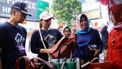 Ada 300 Produk UMKM Lokal, Pasar Rakyat di Kudus Diserbu Warga