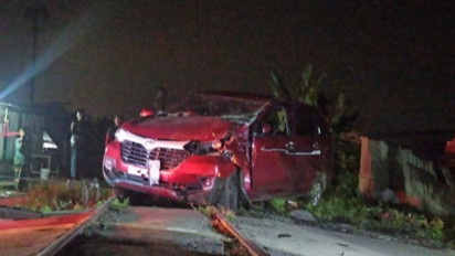 Mobil Avanza Terserempet Kereta Api di Sukabumi, 5 Orang Dilarikan ke Rumah Sakit