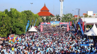 Bak Lautan Manusia, Masyarakat Antusias Ikuti Jalan Sehat Semarakkan Hari Jadi ke-473 Kabupaten Kudus