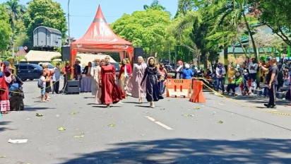 Gerbong Maut 'Fashion Street' Di Bondowoso Memukau Antusiasme Warga