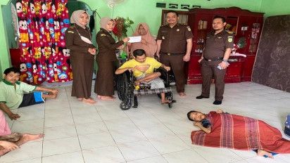4 Bersaudara Lumpuh Layu Sejak Lahir di Simalungun, Persaja Serahkan Tali Asih
