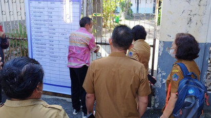 15 Bulan Gaji Belum Dibayarkan, Guru dan Pegawai Segel 3 Sekolah di Manado