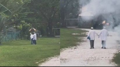 Kisah Haru Persahabatan, Seorang Kakek Tuntun Sahabatnya Tuna Netra ke Masjid, Bikin Mewek Netizen