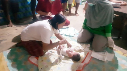 Kejam! Bayi Baru Lahir  Dibuang di Bawah Pohon Kelor