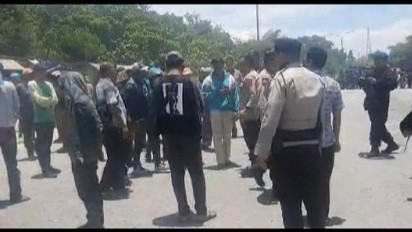 Puluhan Buruh Boikot Aktivitas Bongkar Muat di Pelabuhan Bungkutoko Kendari
