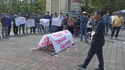 Boyong Keranda ke Pemkab Gunungkidul, Puluhan Warga Protes Pembangunan Tobong Gamping