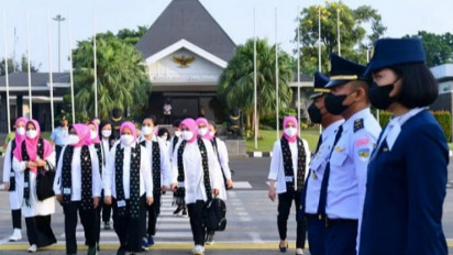 Sambangi NTT, Ibu Negara Iriana Jokowi Tinjau Vaksinasi Covid-19 dan Pameran UMKM