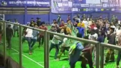 Diduga Disusupi Provokator, Kedua Suporter Futsal di Sampang, Madura, Ricuh
