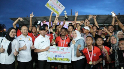 Wali Kota Medan Menutup Secara Resmi Kompetisi Sepak Bola Kelompok Usia 13 Hungga 17 Tahun