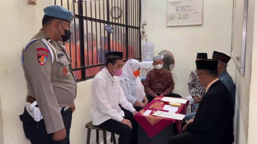 Tahanan Polres Bantul Nikahi Pujaan Hati di Depan Ruang Tahanan