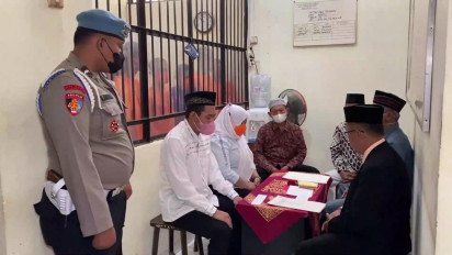 Tahanan Polres Bantul Nikahi Pujaan Hati di Depan Ruang Tahanan