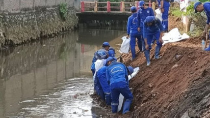 Antisipasi Banjir, Pemkot Jakarta Selatan "Gerebek Lumpur"