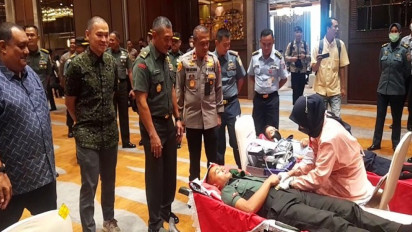 Bantu Stok di PMI, Ratusan TNI Donor Darah di Palembang 