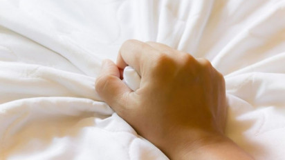 Suami Harus Tahu, Nih 6 Titik Sensitif yang Bisa Bikin Istri Anda Dapat Kenikmatan Luar Biasa Saat Berhubungan