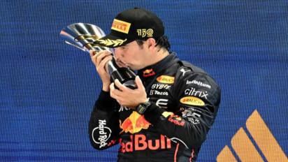 Pebalap Tim Red Bull Sergio Perez Sukses Menangin F1 Grand Prix Singapura, Selebrasi Juara Dunia Max Verstappen Ditunda