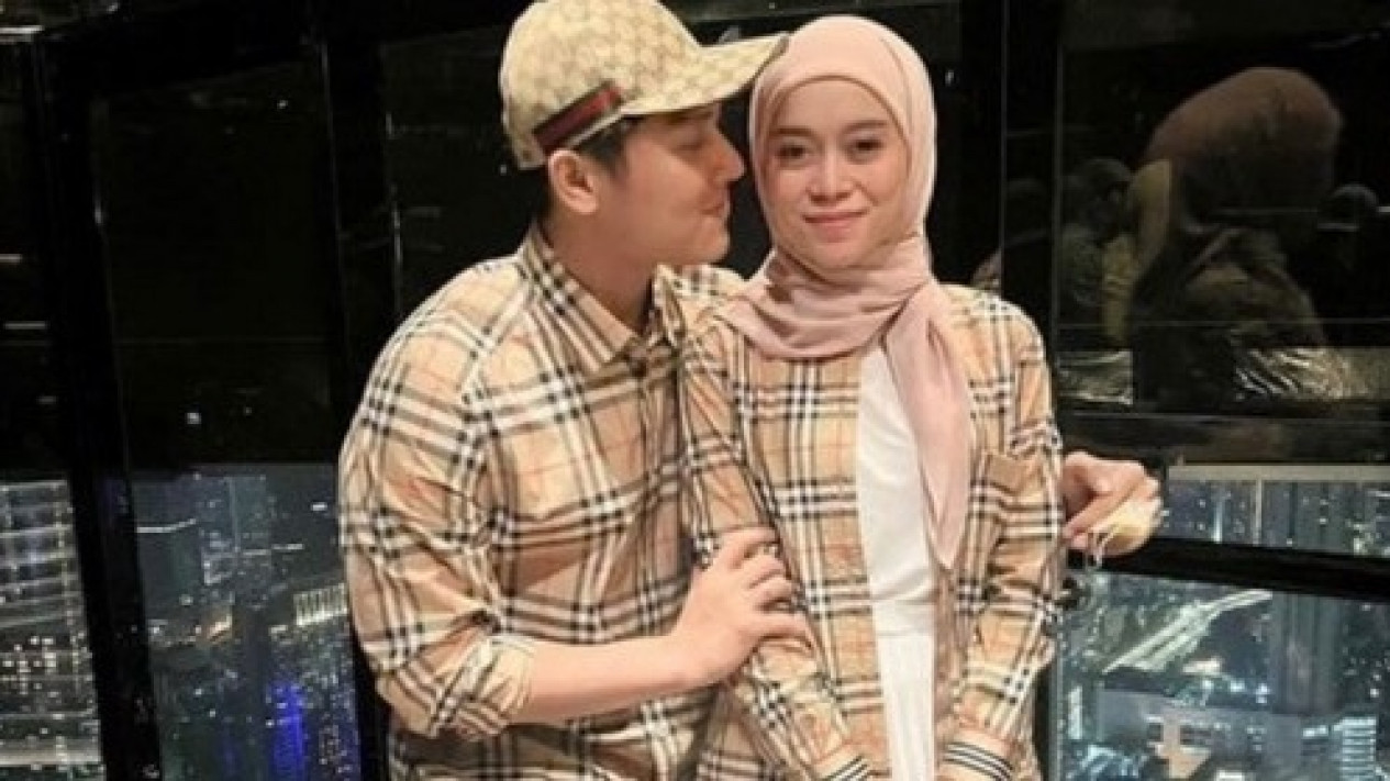 Rizky Billar Disebut Punya Banyak Cicilan, Lesti Kejora Kebingungan: Lu Pikir Aja Tiba-tiba Laki Gue Beliin Kapal
            - galeri foto