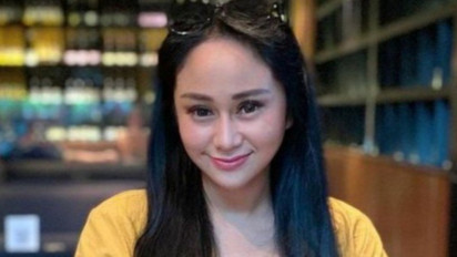 Viral Video Lawas Denise Chariesta Liburan ke Luar Negeri Bareng Sosok Diduga Suami Ayu Dewi, Netizen: Fix Reggy Datau, Gelangnya Sama