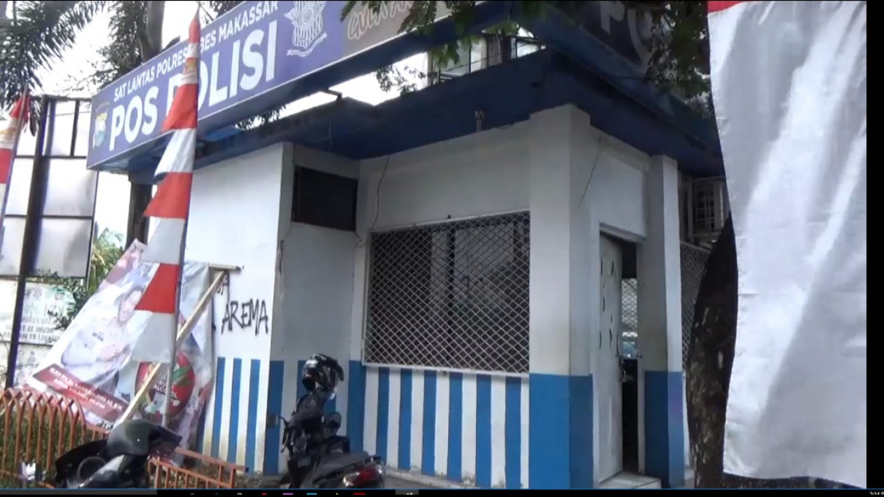 Pos Polisi di Makassar yang Nyaris di Bakar sudah Kondusif
            - galeri foto