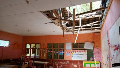 Atap Sekolah SDN 1 Bunisari Garut Ambruk Saat KBM, 4 Siswa Terluka Tertimpa Material