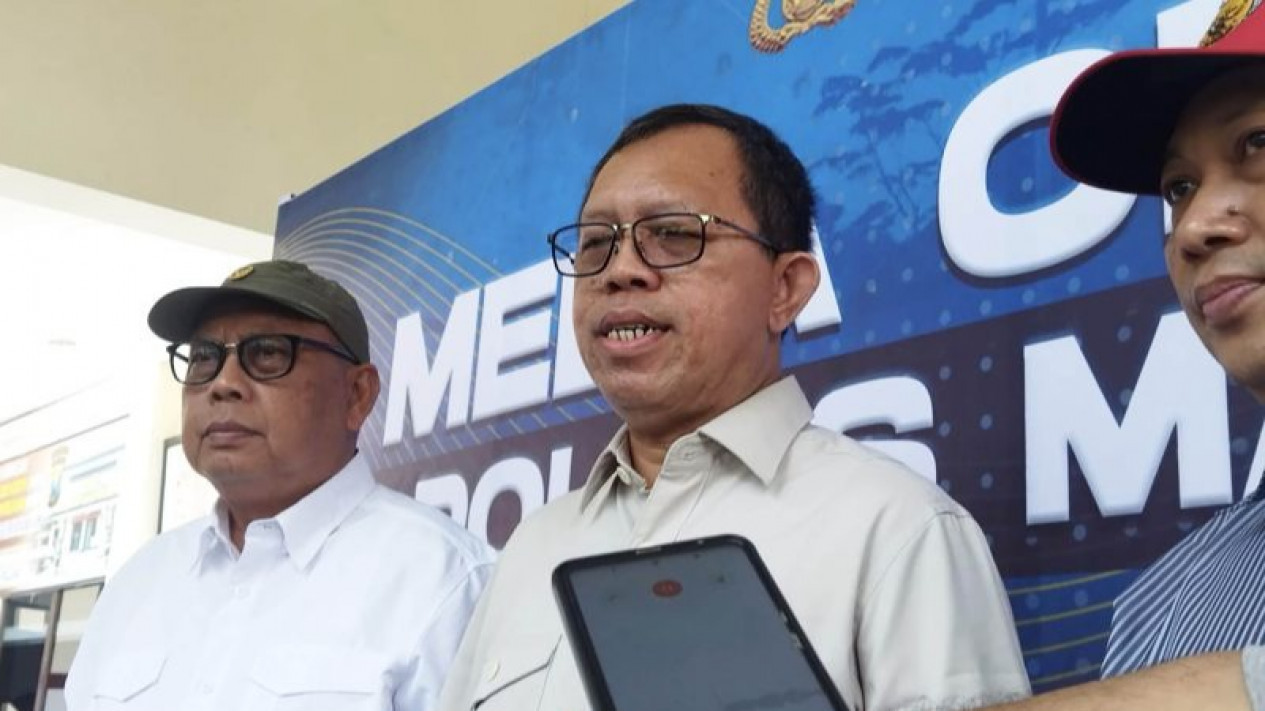 Kompolnas Tegaskan Tak Ada Perintah Penembakan Gas Air Mata di Stadion Kanjuruhan
            - galeri foto