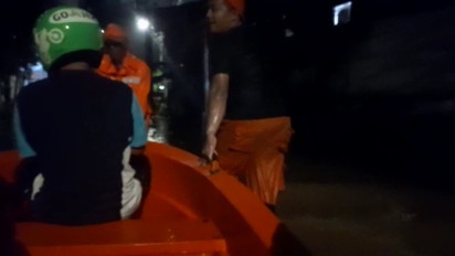 Debit Air Kali Krukut Meningkat Sebabkan Banjir, BPBD Jakarta Selatan Evakuasi Ratusan Warga di  Permukiman Warga Jalan NIS Cilandak