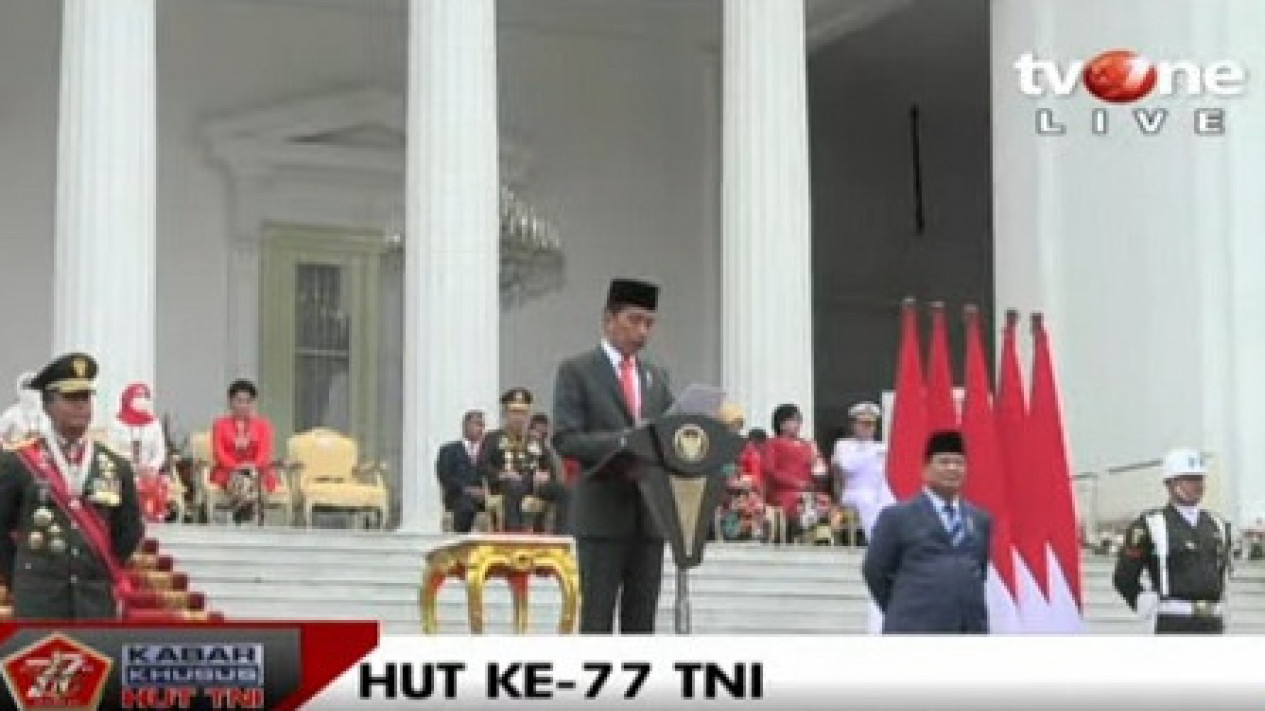 HUT ke-77 TNI, Presiden Jokowi Perintahkan TNI-Polri Bersinergi Dukung Penanganan Krisis
            - galeri foto