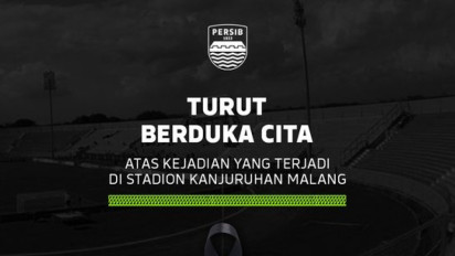 Para Pemain Persib Bandung Bersama dengan Bobotoh Menggelar Doa Bersama untuk Korban Tragedi Kanjuruhan