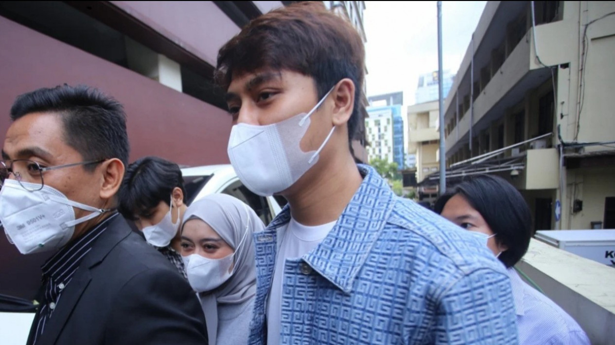 Rizky Billar Diperiksa Hari Ini Atas Laporan Lesti Kejora, Jadi Tersangka?
            - galeri foto