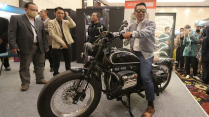 Keren, Ridwan Kamil Pamerkan Prototipe Motor Listrik Bergaya Bobber Rancangannya